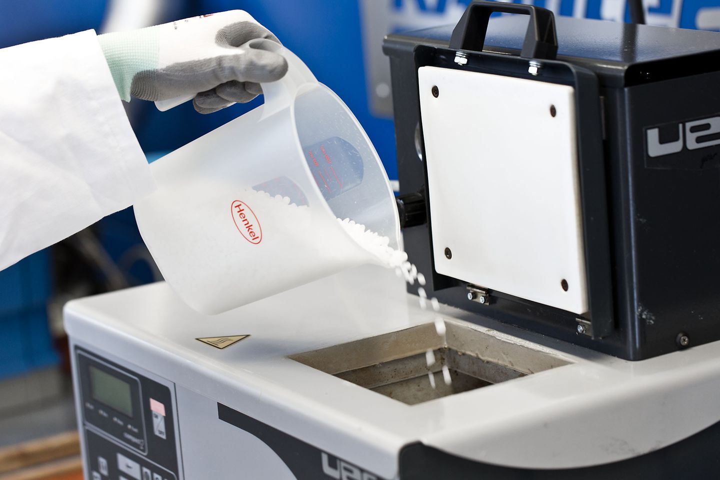 The Technomelt Supra Pro range is optimized for a variety of applications in end-of-line packaging, including sealing boxes and cartons, raising the bar for food safety and efficiency in production.