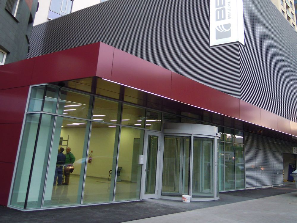 Centrum zdieľaných služieb spoločnosti Henkel sa nachádza v budove Bratislava Business Center 1 Plus (BBC 1 Plus).