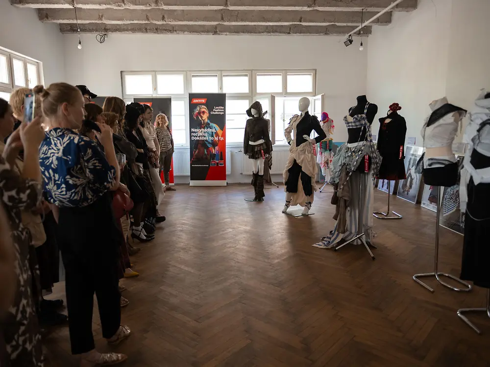 Ako vytvoriť originálny outfit zo second-hand textilu: Loctite predstavil mladých návrhárov