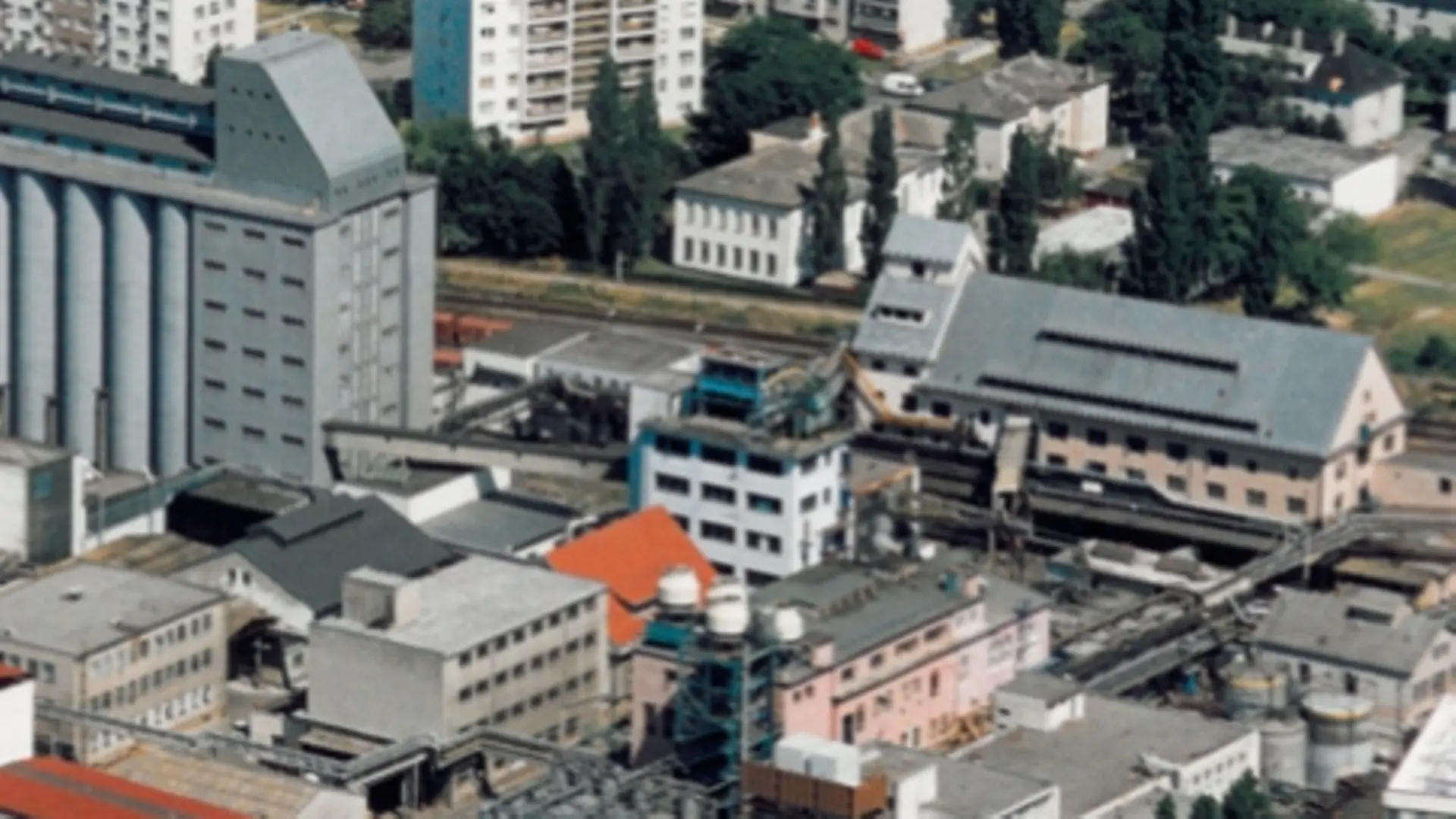 V roku 1991 bol založený podnik Henkel-Palma s. r. o. na výrobu čistiacich a pracích prostriedkov.