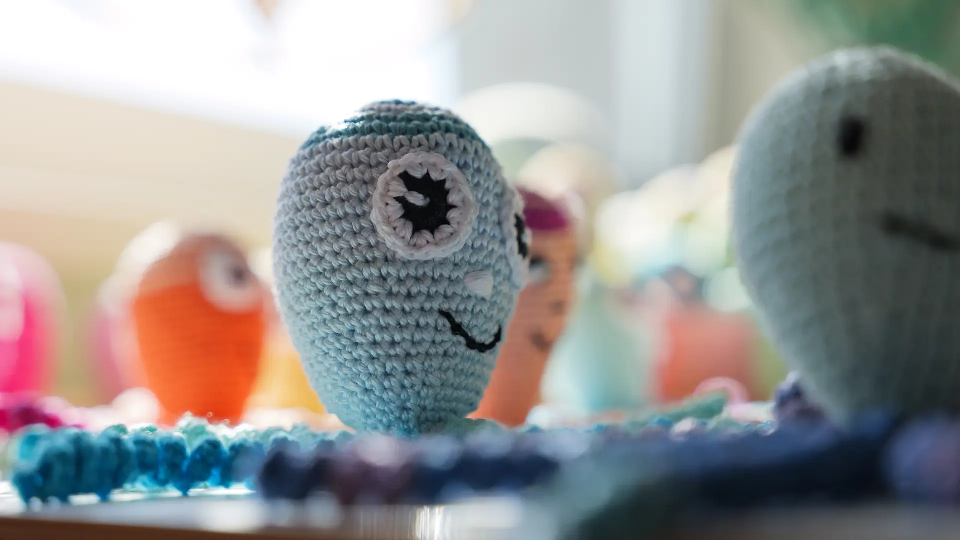 Nadácia Henkel Slovensko podporila aj projekt háčkovaných chobotničiek pre predčasne narodené deti.