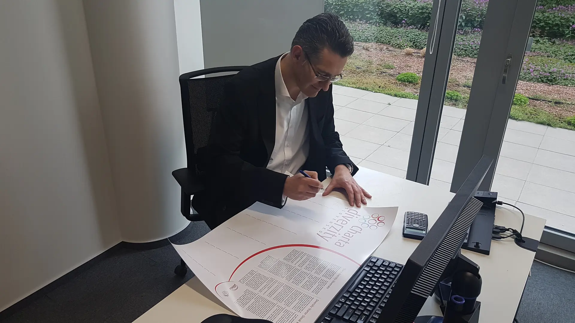 V roku 2017 sa spoločnosť Henkel Slovensko stala jedným z prvých signatárov Charty diverzity na Slovensku. 