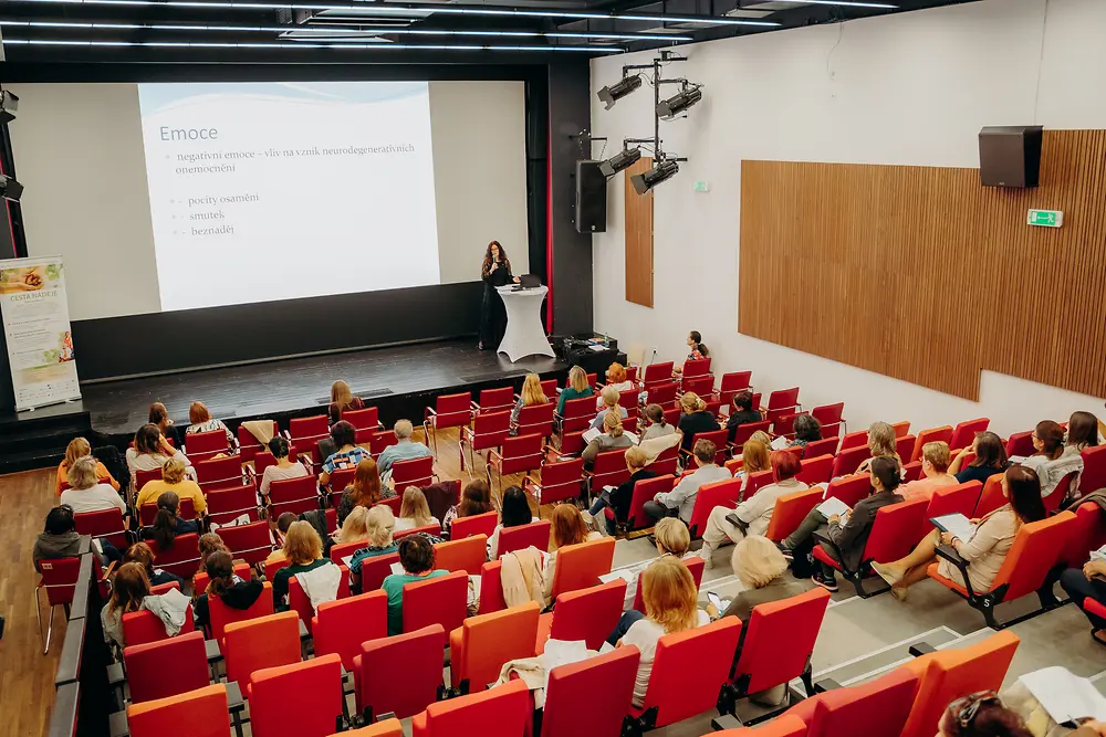 Nadácia Henkel Slovensko vyhlasuje ôsmu výzvu pre projekty podporujúce seniorov