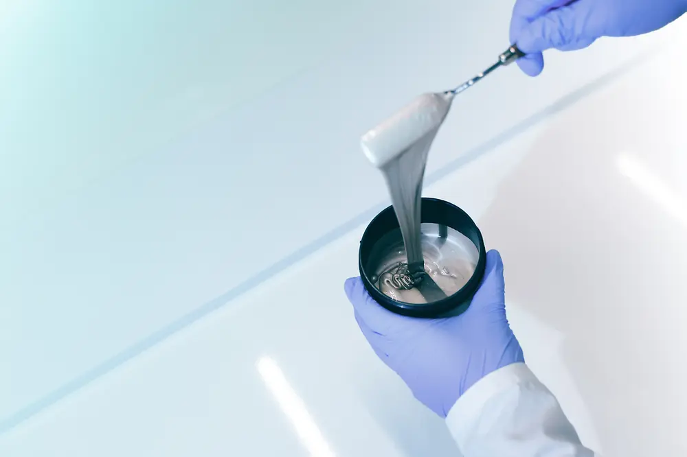 
Na podujatí LOPEC 2026 spoločnosť Henkel predstaví najmä technológie tampónovej tlače a anténne technológie pre tlačené antény v inteligentných hodinkách.