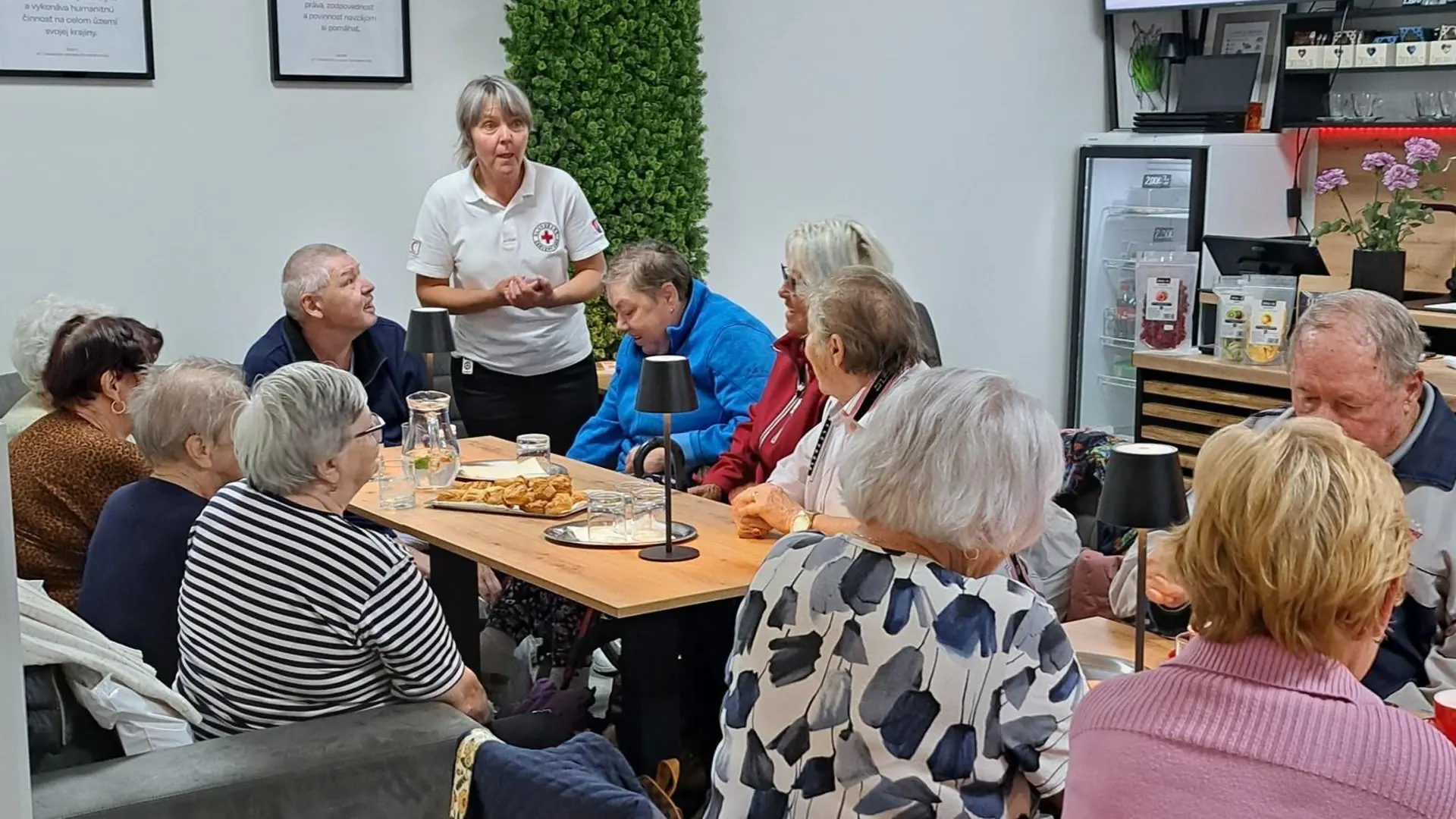 
V spolupráci s občianskym združením Koľko lásky pomáhajú repasované notebooky seniorom.
